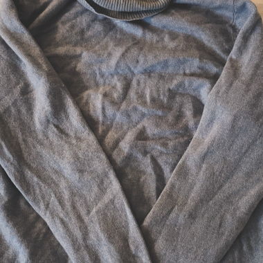 Maglione in cashmere azzurro baby con collo alto