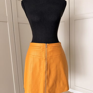 Jupe midi en similicuir Bershka