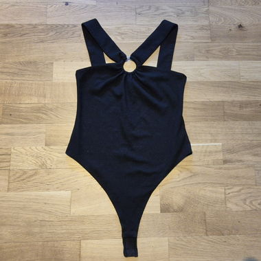 Body noir bretelles croisées 