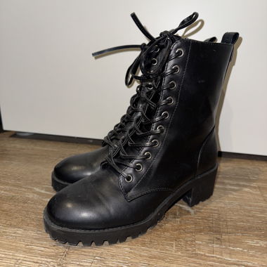 Schwarze Boots