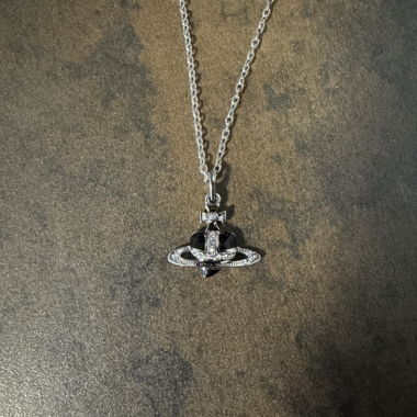Viviene westwood black heart pendant chain