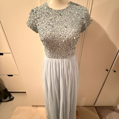 Pailletten-Abendkleid hellblau