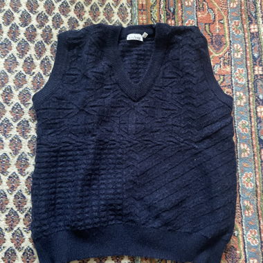 Dunkelblauer Strickpullunder Kranz