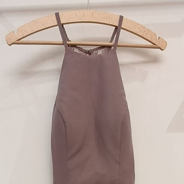 Bodenlanges ungetragenes Kleid