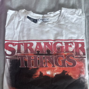 T-shirt stranger Things