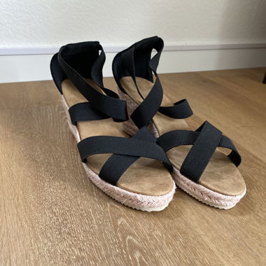 Sandale mit Keilabsatz