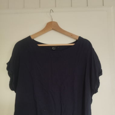 Marineblaues T-Shirt