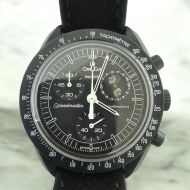 Omega Swatch Moonphase Noir (Snoopy)