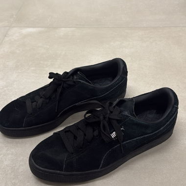 Schwarze Puma Suede Sneaker