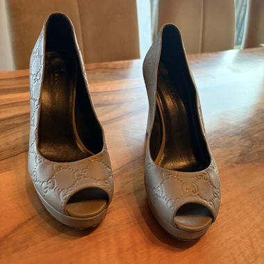 Gucci open-toe beige leather pumps, size 38