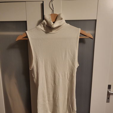 Turtleneck sleeveless body