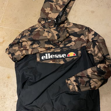 Windjacke von ellesse grösse L
