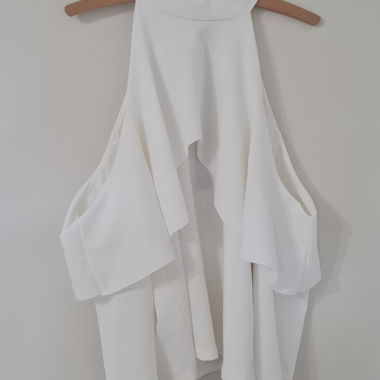 Pull épaulés dénudées