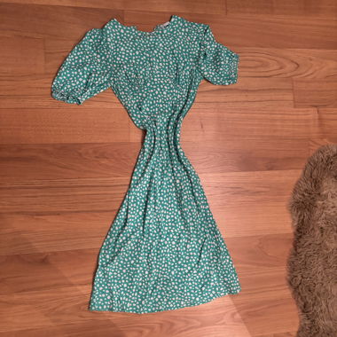 Green midi dress with polka dot pattern