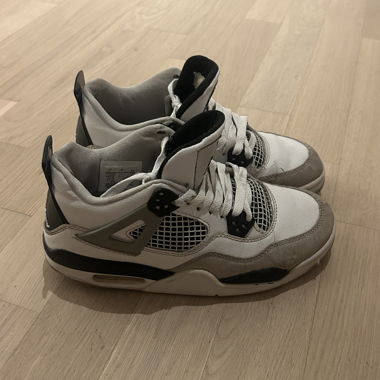 Jordan 4s