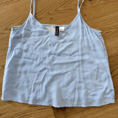 Hellblaues Spaghetti-Top