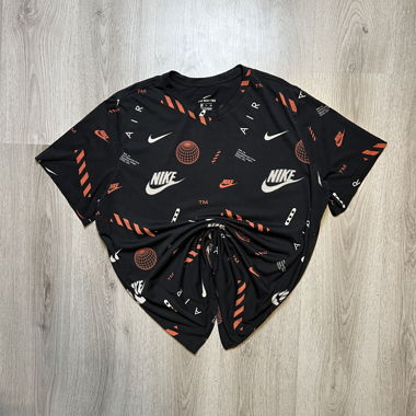 Nike Street T-Shirt AOP Nike Inc HQ-Logo
