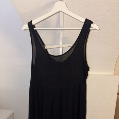 Schwarzes Kleid