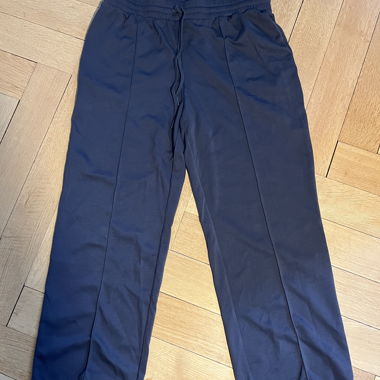 Pantalon de jogging gris/bleu/violet ?