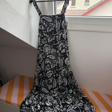 Robe à bretelles noir et blanc