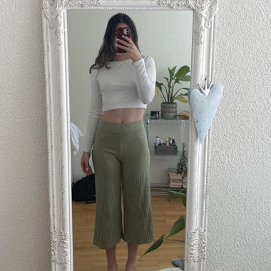 Green ribbed trousers