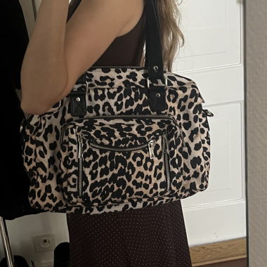 Sac à main à motif léopard
