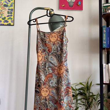 Feines Sonnenbedrucktes Kleid