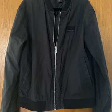 Bomber nero con cerniera