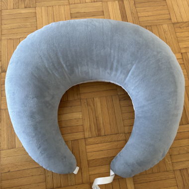 U-shaped nursing pillow