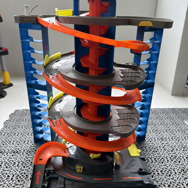 Hot Wheels Spirallift Garage