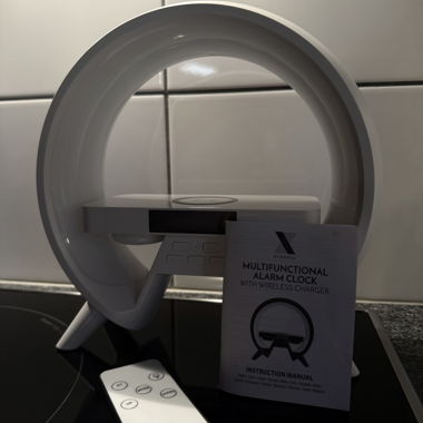Xtronic LED Lampe mit einem digitaler Wecker