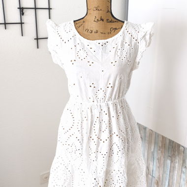 Abito bianco in maglia traforata