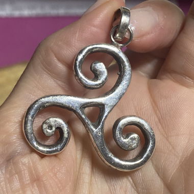 Pendentif spirale en argent (triskel) 