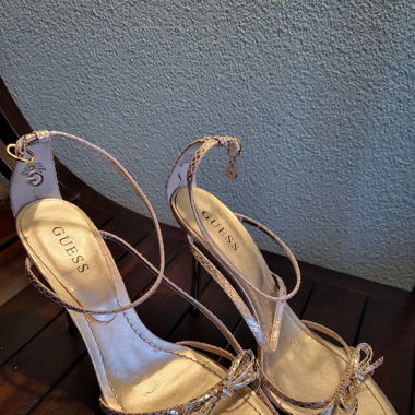 Guess goldene High Heels