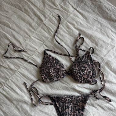 leo bikini