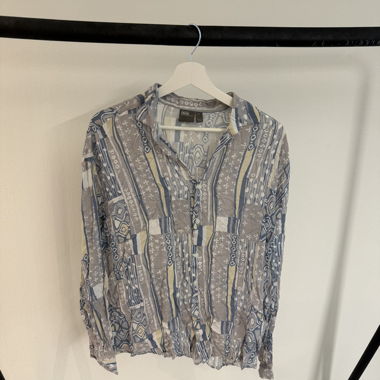 Long-Sleeve Shirt