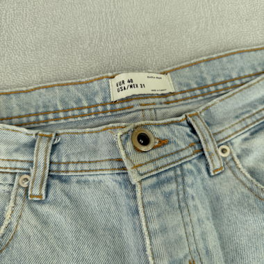 Ripped light blue jeans