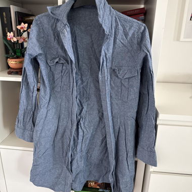 Camicia di lino blu con tasche