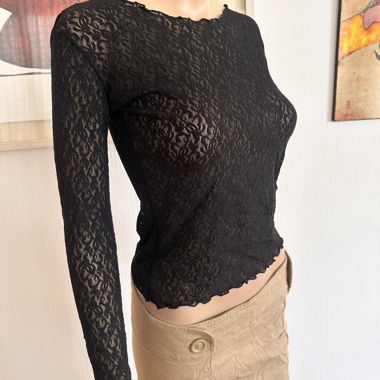 Top a maniche lunghe in pizzo nero