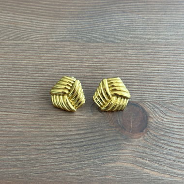 6 Gold-Colored Ear Clips