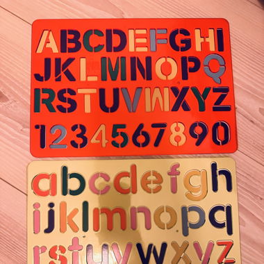 Schablonen mit ABC und Tieren