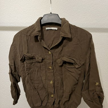 Chemise brune courte