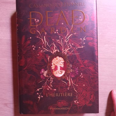 Dead Garden - Die Erbin, Band 1 (Collector)