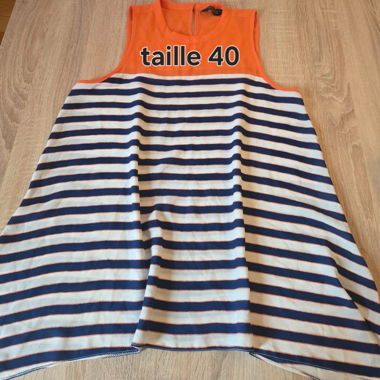 Gestreiftes ärmelloses Kleid T40