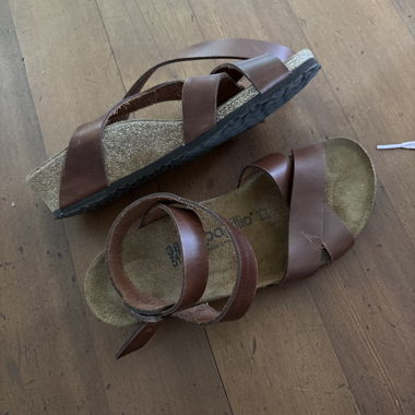 Sandales en cuir marron