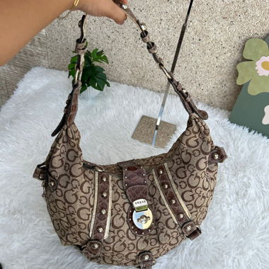 Sac bandoulière Guess, taille moyenne