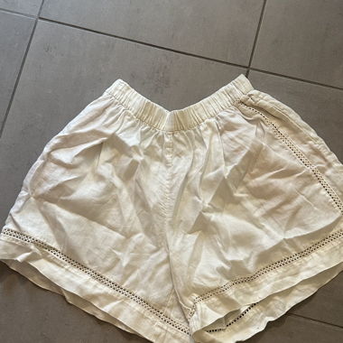 Oysho short lace shorts cream, Size L