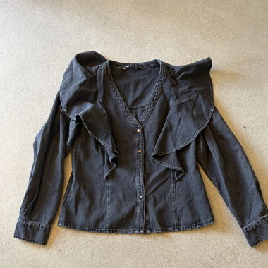 Blusa di denim Zara con balze