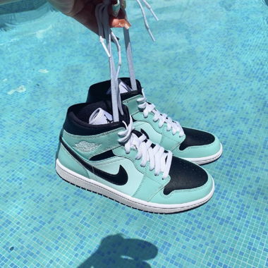 Jordan 1 Mid
