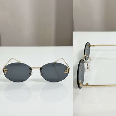 Ovale Sonnenbrille mit Goldrahmen